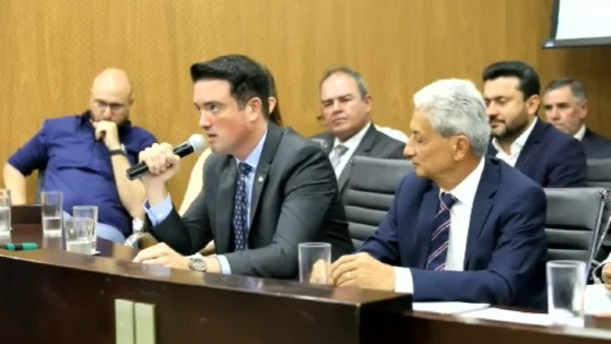 Em posse da nova diretoria da AMM, Leonardo Bortolin reforça compromisso com municípios