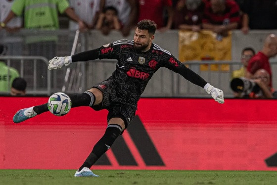 Matheus Cunha do Flamengo é o goleiro mais valorizado fora da Europa