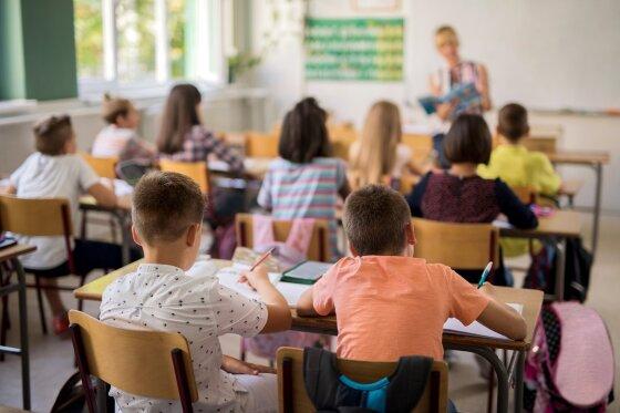 Lei prevê planos de carreira, formação continuada e melhores condições de trabalho para professores