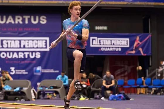 Morre Shawn Barber, campeão mundial de salto com vara, aos 29 anos