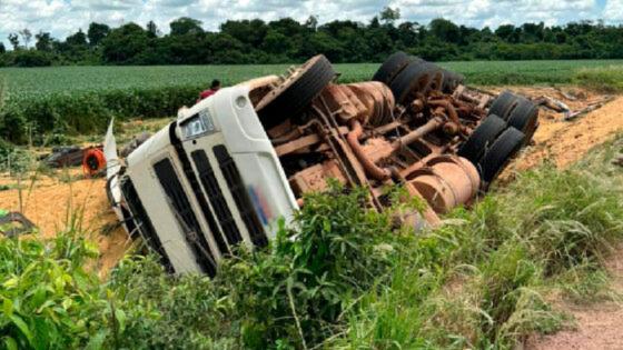 Mulher morre soterrada por caminhão com carga de soja em MT