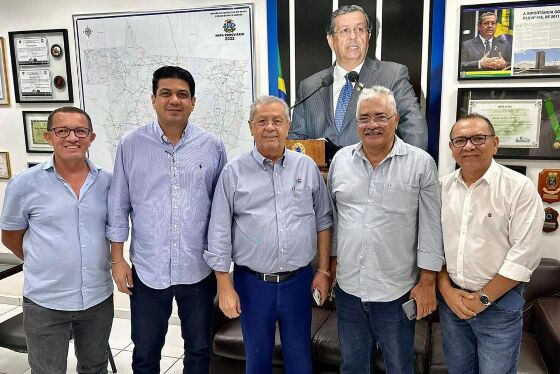 Dito Loro,(esquerda para direita), prefeito Kalil Baracat, senador Jayme Campos, Juarez Toledo Pizza e Ismael Alves