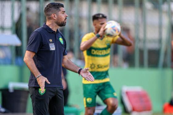 António destaca diferença entre clubes após vitória do Cuiabá sobre Mixto: "Uma equipe é muito melhor que a outra".