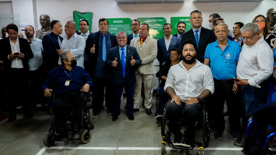 Presidente da Câmara de Cuiabá garante acessibilidade com entrega elevador 