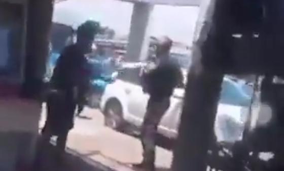 Homem é morto por PM durante operação no Complexo da Maré .