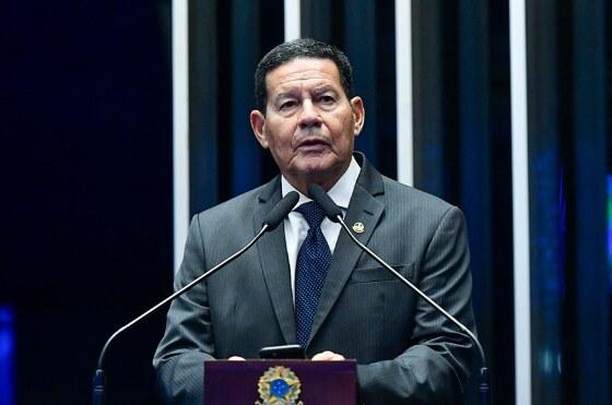 Partido acusa Mourão de fazer discurso no plenário do Senado incitando Forças Armadas contra Lula 