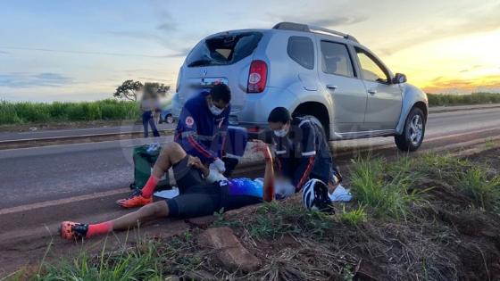 Ciclista sofre grave lesões após colidir contra traseira de carro parado em avenida de MT