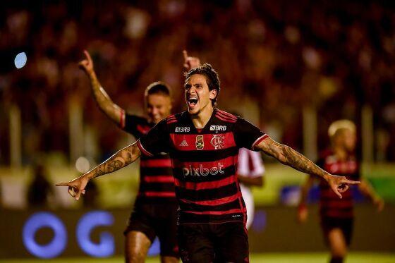 Com direito a hat-trick, Flamengo vence o Bangu na oitava rodada do Carioca.