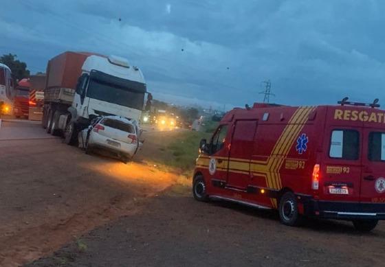 Motorista invade pista contrária e dois jovens morrem na hora em rodovia de MT