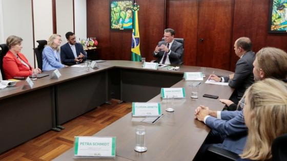 Ministro Fávaro debate boas práticas do agro brasileiro com banco de desenvolvimento alemão