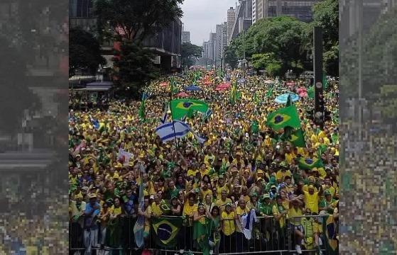 Ato pró-Bolsonaro lota avenida Paulista de apoiadores