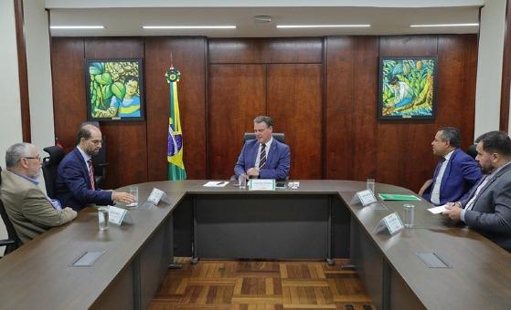 Ministro Fávaro e MGI se reúnem para discutir a reestruturação das carreiras da Defesa Agropecuária