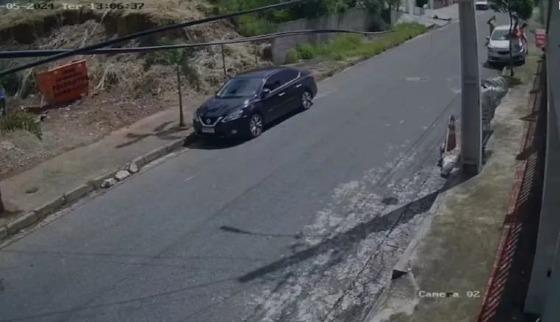 Gari é atropelado por carro sem motorista em Belo Horizonte