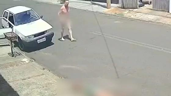 Menor que presenciou pai ser esfaqueado por homem nu, relata intensa discussão antes do crime 