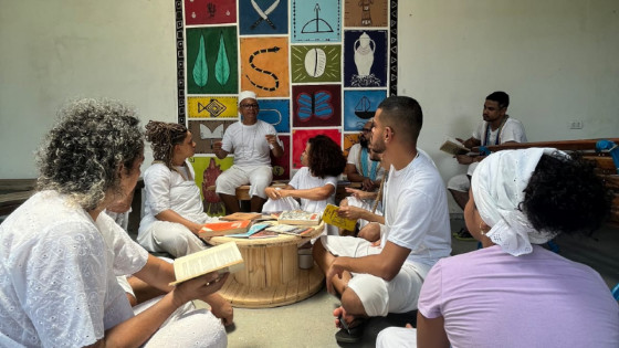 Casa de candomblé inaugura biblioteca voltada para religiões de axé e história da população negra