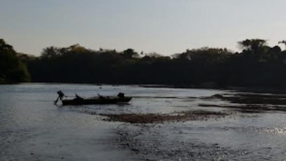 Funcionário de fazenda sai para pescar e volta com bala alojada na perna.