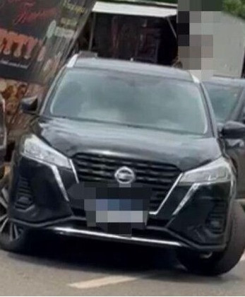 Motorista da ré e arrasta carro em Brasília 