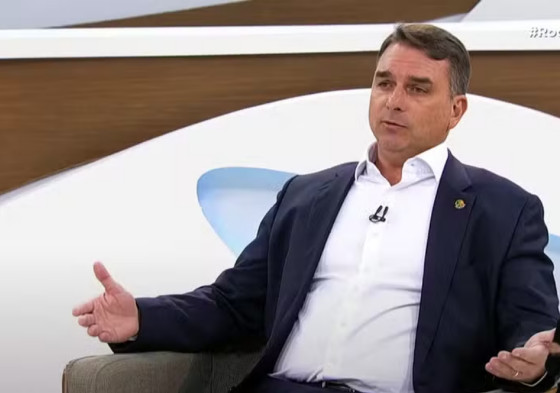 Flávio Bolsonaro diz ser contra impeachment de Moraes: "Não vai resolver"