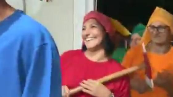 Mulher faz festa de Branca de Neve