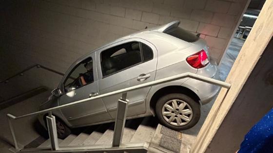 Torcedor erra saída do estacionamento e desce escadas do Mineirão.