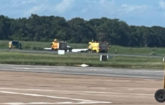 Aeronave sai da pista após pneu estourar durante pouso no aeroporto de VG