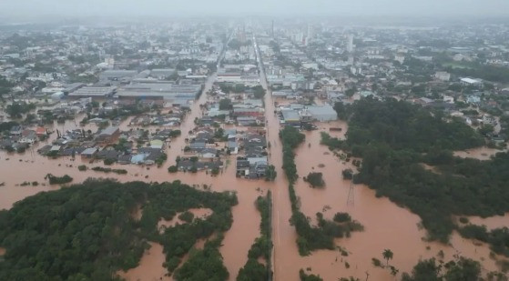 Fake news dificulta ajuda às vítimas das enchentes no RS, diz Exército