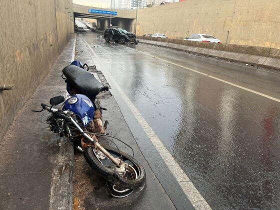 Motociclista na contramão morre ao colidir frontalmente com Duster em Cuiabá 