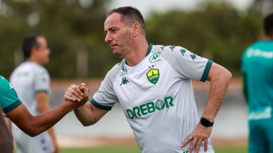 Técnico do Cuiabá define prioridades para treinamento do elenco durante pausa no Brasileirão.