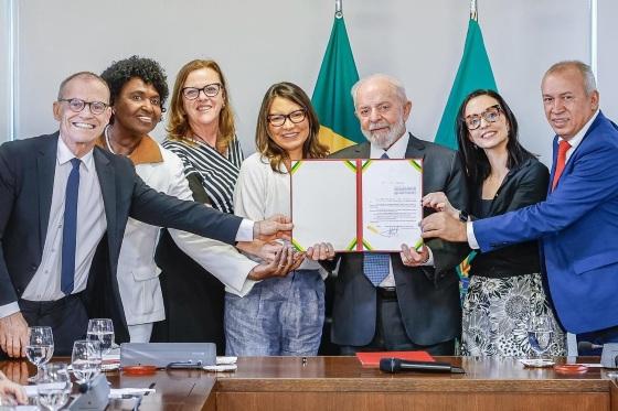  Lula disse que lei é “mais uma conquista, resultado da persistência e perseverança da luta das mulheres brasileiras”
