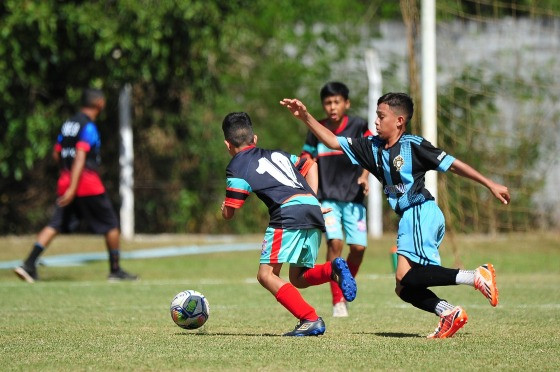 Búfalo Escola de Futebol realiza sonhos de crianças e adolescentes em VG.