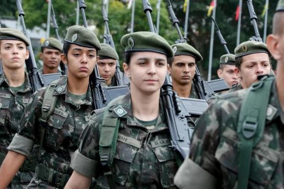 Atualmente, mulheres já podem ingressar nas Forças Armadas por meio de escolas de formação de oficiais