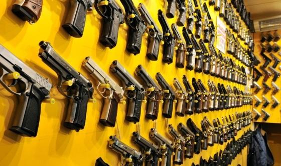 Ministério da Defesa também incluiu policiais aposentados em decreto que autoriza compra de armas