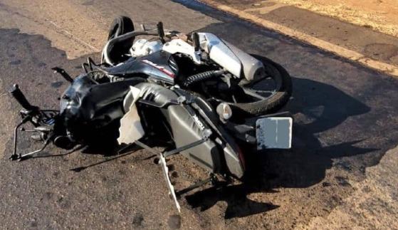 Motociclista morre ao colidir frontalmente com carreta na BR-163