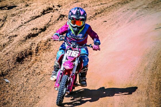 Aos 8 anos, moradora de VG participa de Campeonato de Motocross na Interlagos em SP 