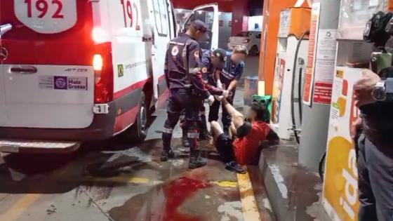 Dois homens em situação de rua são baleados no Beco do Candeeiro em Cuiabá.