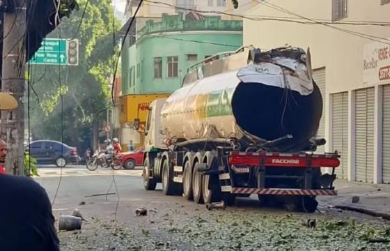 Caminhão; explosão; Rio de Janeiro