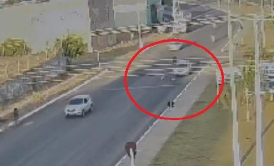 Três crianças são atropeladas ao tentaram atravessar avenida em MT