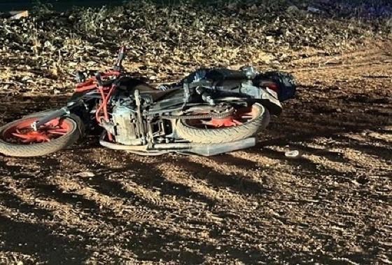 Motociclista morre após perder controle e colidir com carro em Cuiabá.