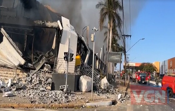 Laudo aponta que incêndio que destruiu Shopping Popular foi acidental 