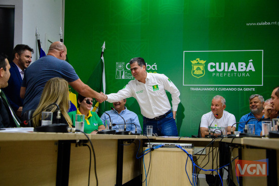 Aperto de mão entre Emanuel e Abilio, que tinham boa relação antes das eleições