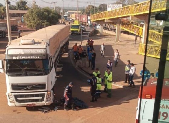 Caminhoneiro morre esmagado após discussão no trânsito 