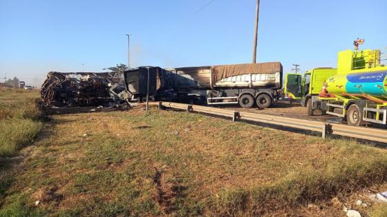 Acidente entre caminhão-tanque, ônibus e carreta deixa ao menos quatro mortos na BR-364.