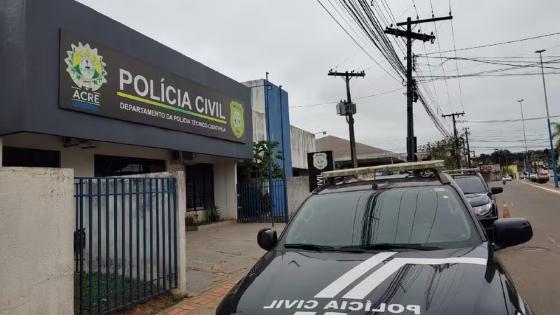 Homem dorme ao volante, capota carro e morre em rodovia; esposa e filho são jogados para fora e ficam feridos