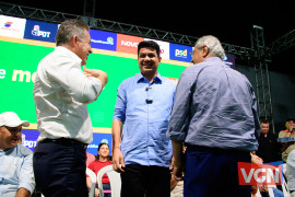 Em convenção, atraso de Mauro interrompe discurso de Júlio Campos