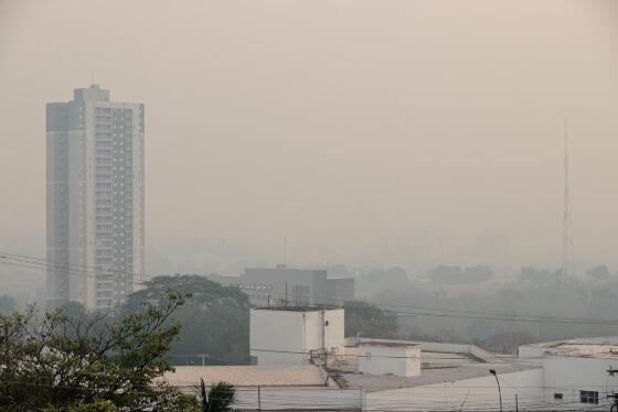 Fumaça encobre céu de Cuiabá e VG nesta quinta (08); Defesa Civil emite alerta 