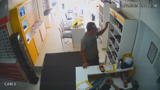 Suspeito foi detido pela polícia e afirmou que vendeu o produto do furto para comprar drogas