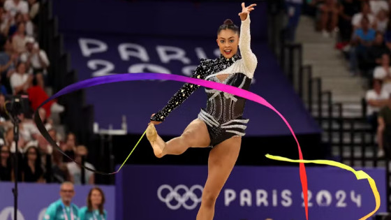 Bárbara Domingos faz história e avança à final olímpica de ginástica rítmica