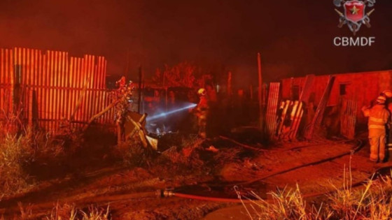 Cinco pessoas da mesma família, sendo três crianças, encontradas mortas em incêndio