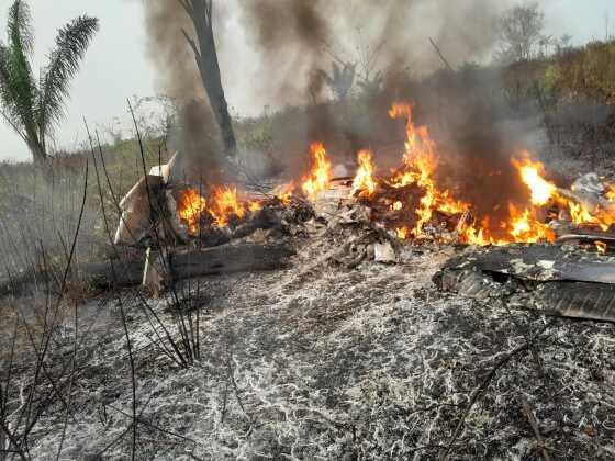 Avião cai e deixa cinco mortos; empresário e netos estavam na aeronave 