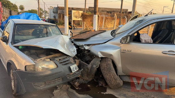 Colisão entre Saveiro e Hillux deixa idoso ferido em VG.